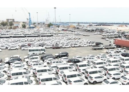 ترانزیت ۲۱۵ هزار دستگاه خودرو از بندرلنگه به آسیای میانه و عراق