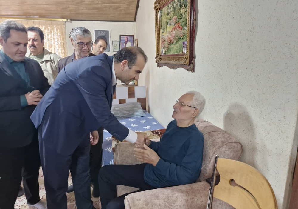 هم‌زمان با بیست و هفتمین سالگرد درگذشت کاپیتان سیروس قایقران؛ تجلیل طاعتی مقدم از پدر سیروس قایقران و پدر فوتبال گیلان