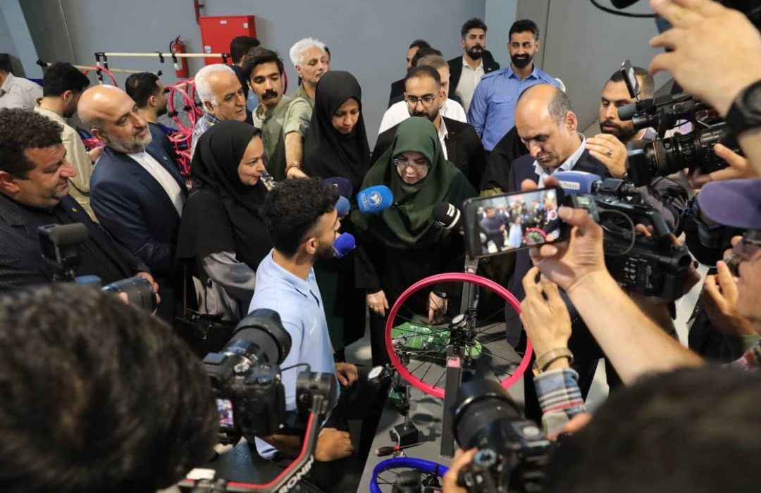 سخنگوی دولت از كارخانه تولیدی دوچرخه بازدید كرد