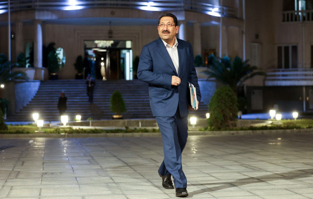 مساعدت صنایع وظیفه وزیر است