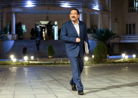 مساعدت صنایع وظیفه وزیر است