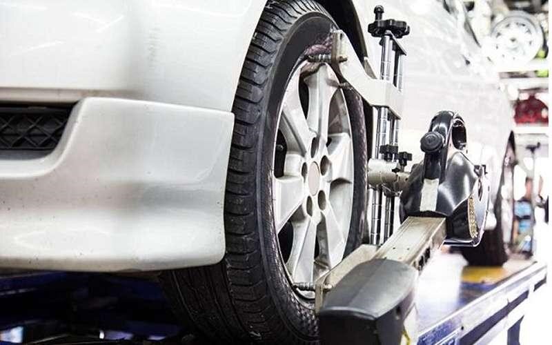 دلایل لرزش تایر خودرو و راه‌های برطرف کردن آن