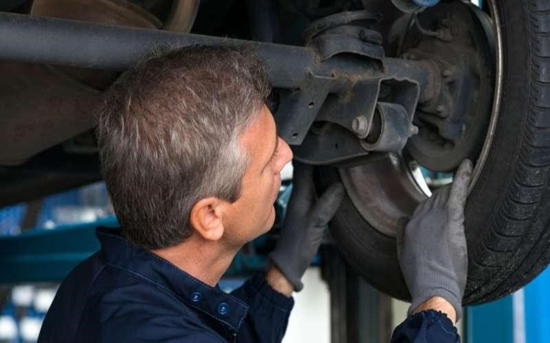دلایل لرزش تایر خودرو و راه‌های برطرف کردن آن