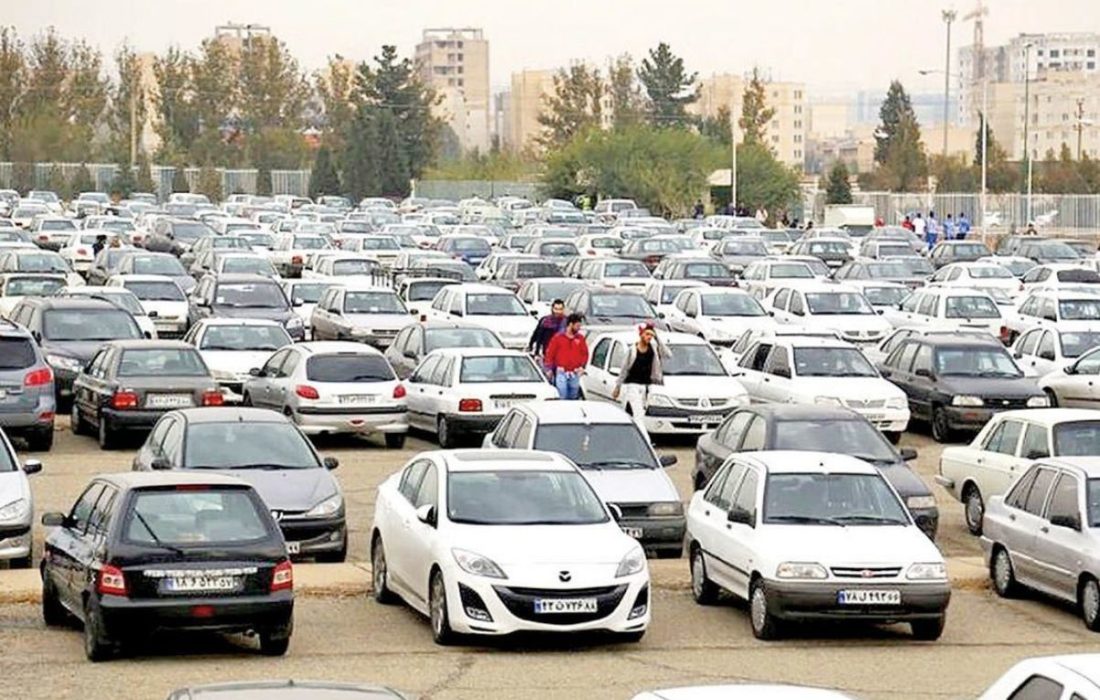 افزایش نرخ ارز همچنان قیمت خودرو را بالا می‌برد