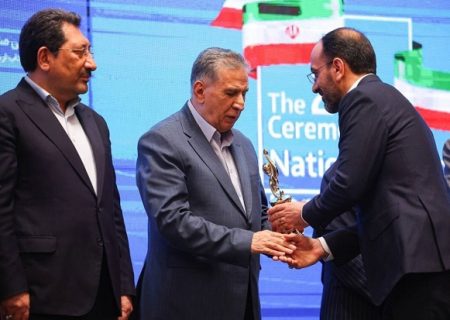 دریافت تندیس صادرکننده نمونه ملی توسط ایساکو