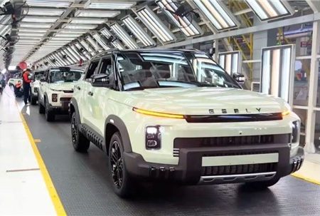 تولید خودروهای پاک جیلی در کارخانه قدیمی