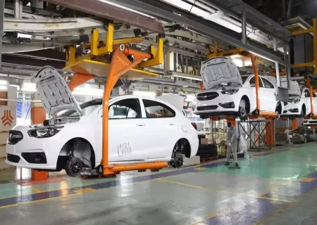 مراقب انحصار در واگذاری خودروسازی باشید